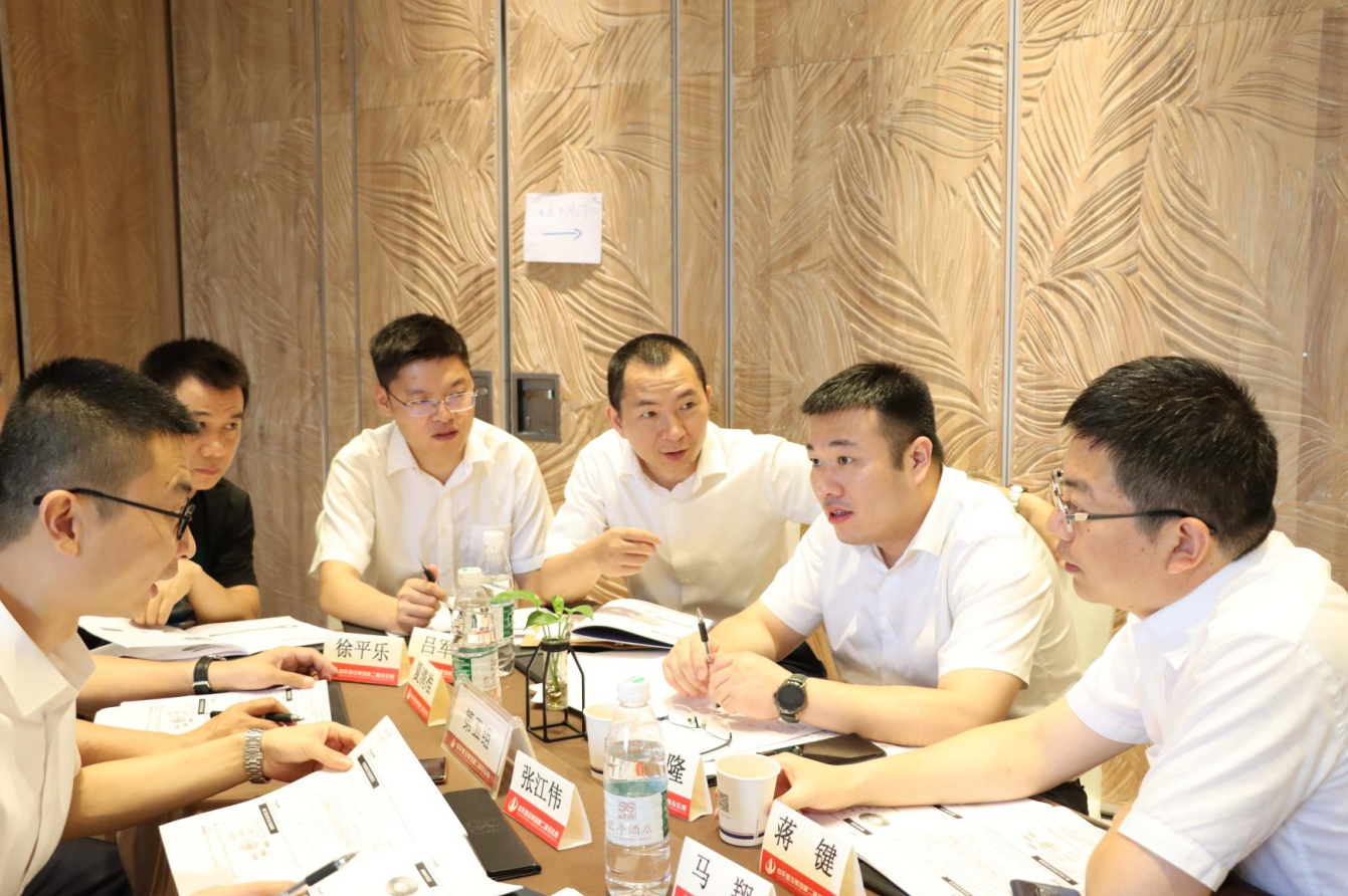 2021年6月25日-26日，环球360二建组织开展了2021年中高层主管执行力培训。本次培训特邀清华、北大、上海交大总裁班讲师，中国企业家协会特聘高级讲师许晋老师进行授课。